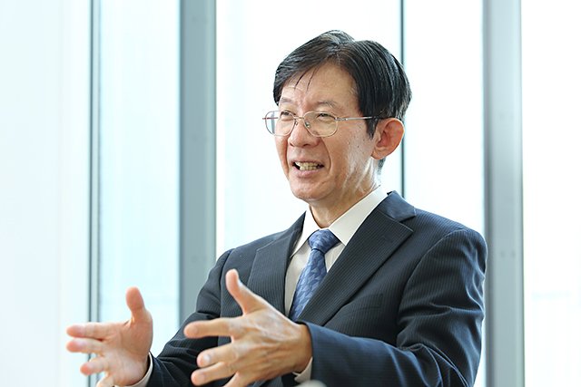 楽天証券・今中氏の写真