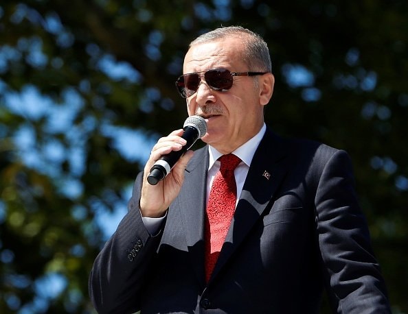 トルコでは来年（2023年）に大統領選挙が行われる。エルドアンは野党の混乱をプロパガンダに使い、トルコ国民に混沌より安定を選ぶべきだと訴える作戦にでるだろう (C)Anadolu Agency/Getty Images